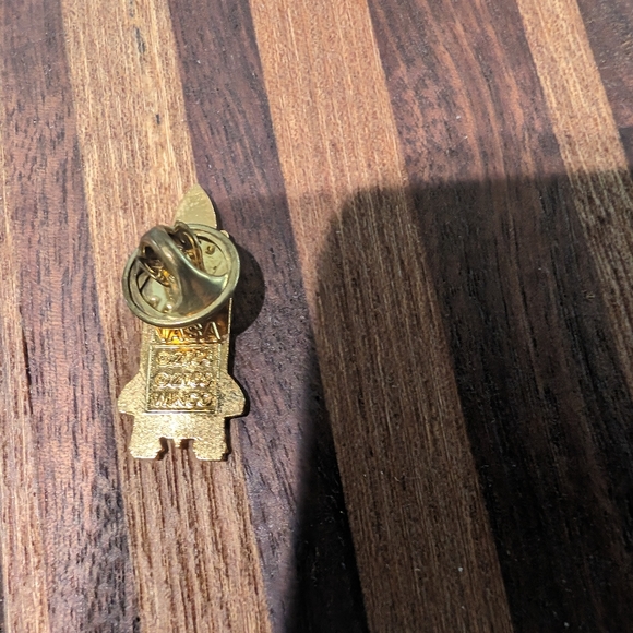 Space Shuttle lapel pin - Picture 2 of 2